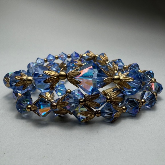 Vintage blue aurora borealis crystal bead necklace with gold-tone spacers - Picture 6 of 8